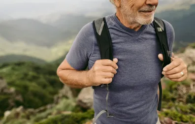 Lopende man op leeftijd