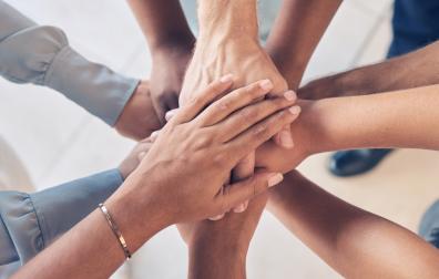 Handen ineengeslagen